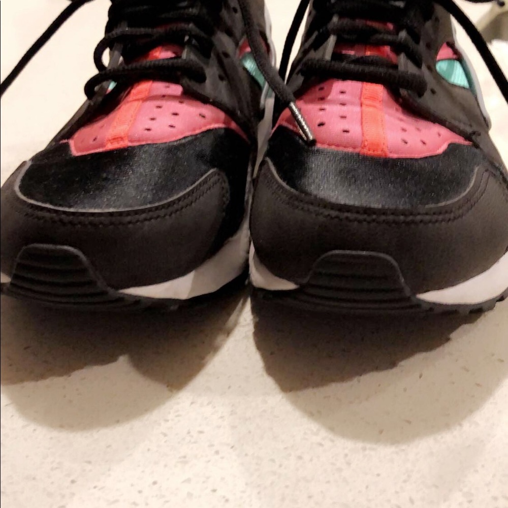 Huarache tennis shoes